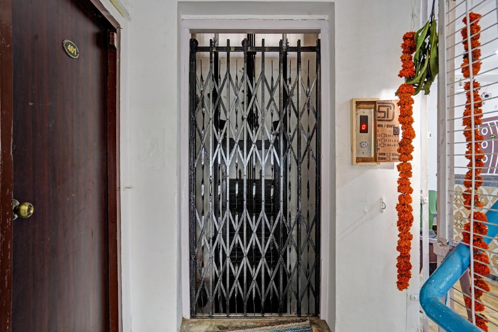 Hotel O Sai Krishna Residency Vijayawāda Esterno foto