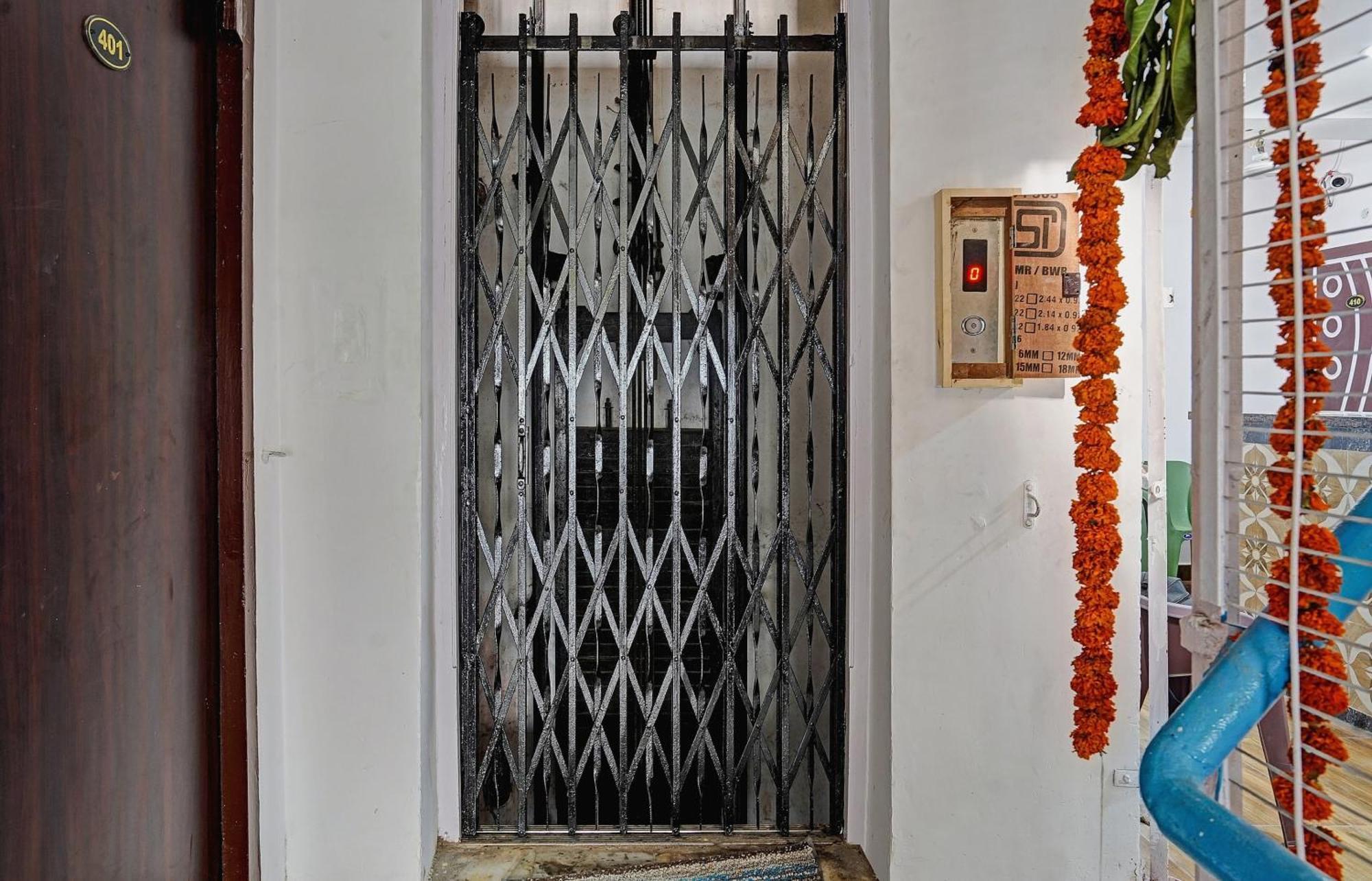 Hotel O Sai Krishna Residency Vijayawāda Esterno foto